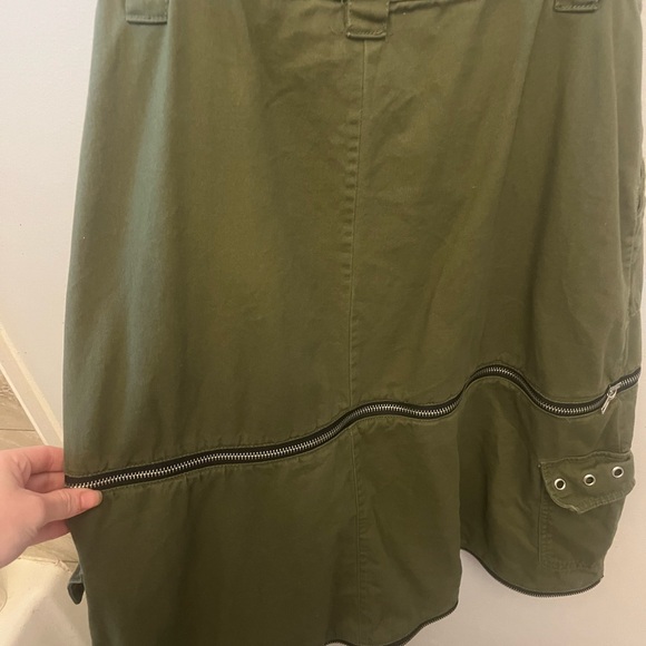 Army Green Social Collision Zipper Skirt - Picture 5 of 7
